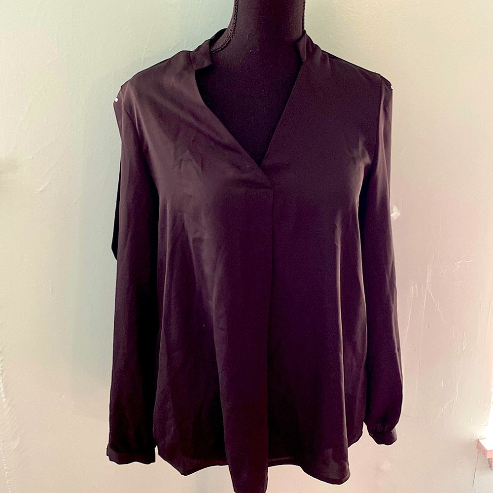NWT JLo Black mock cold shoulder shirt